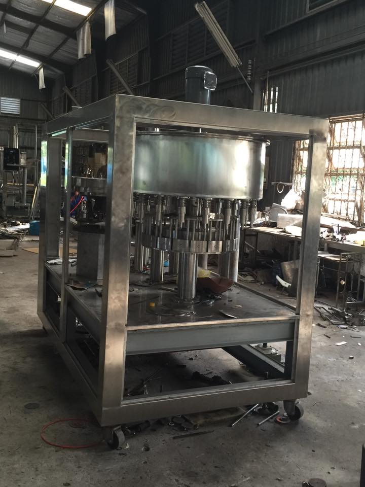 Máy chiết rót chai nước